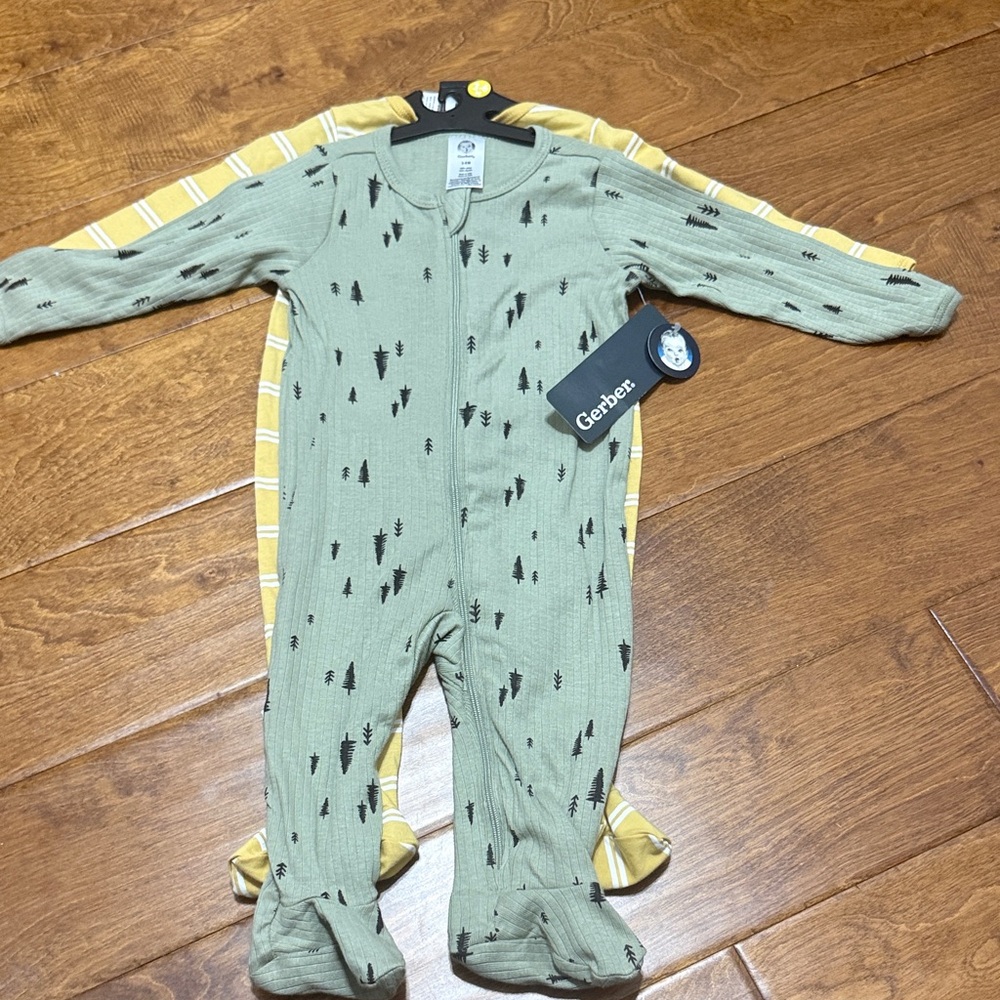 NWT Size 3-6M Gerber Forest Green and Sunny Yellow Footies